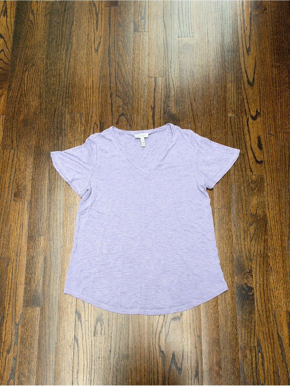 Jessica Simpson Lavender Short Sleeve V-Neck Tee